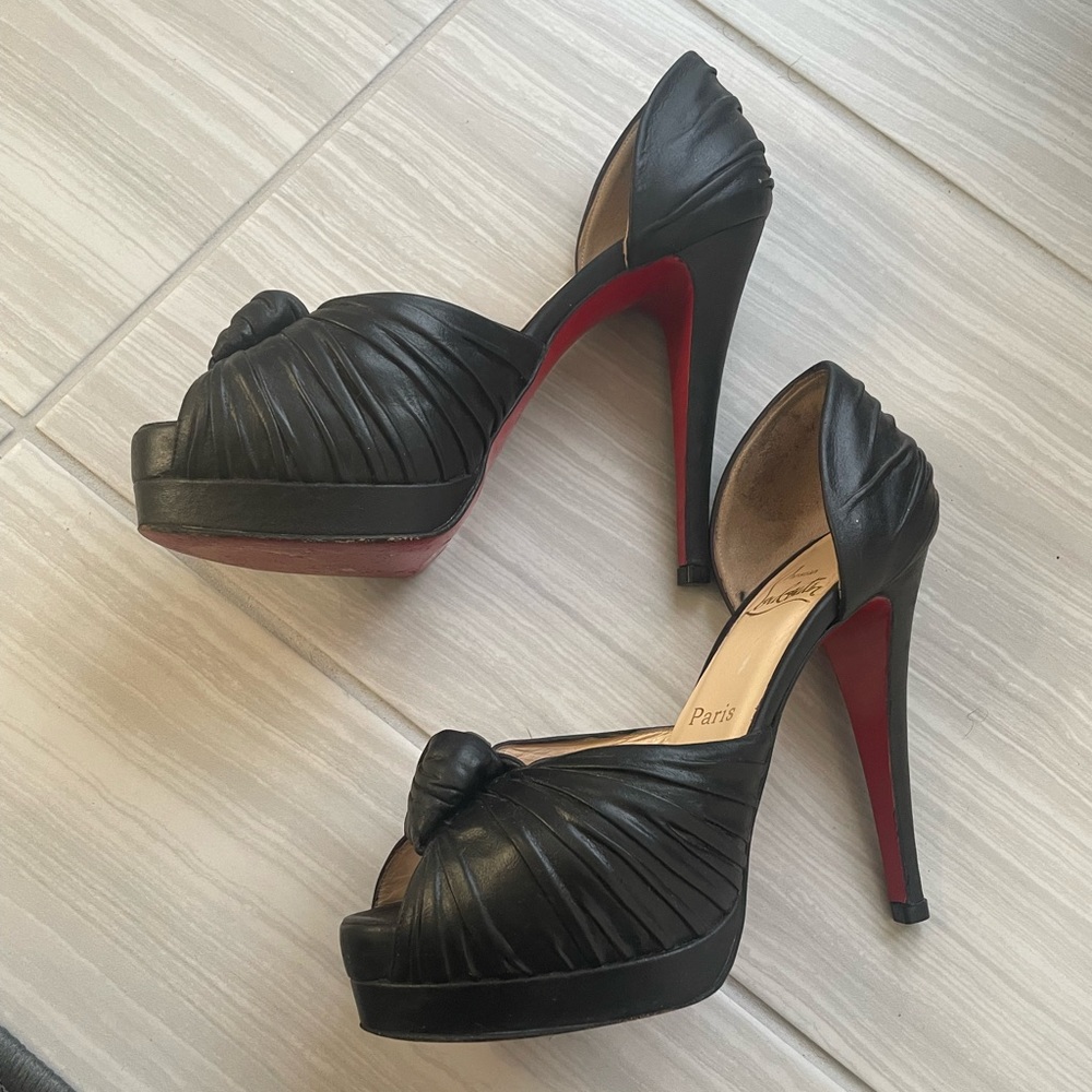 👠 Christian Louboutin Red Bottoms 👠